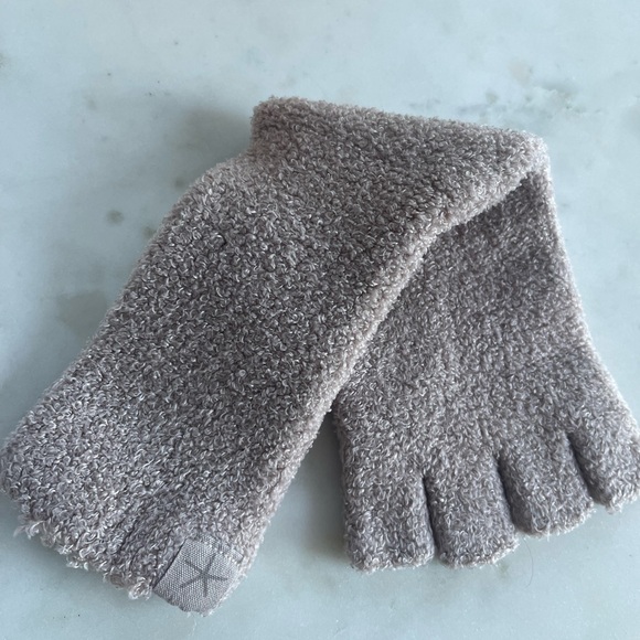 Barefoot Dreams CozyChic Lite Fingerless Gloves One Size - Graphite, blush pink - Picture 3 of 5